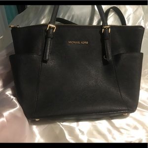 Black Michael Kors purse . Like new